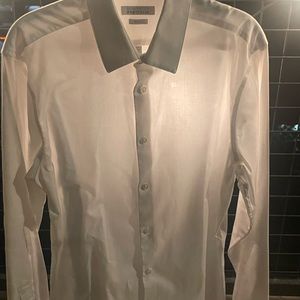 I am selling a plain white Perry Ellis portfolio